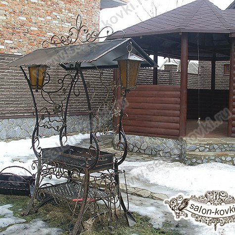 Кованый мангал с крышей 2